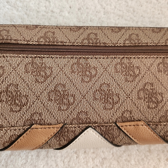 GUESS WALLET - Picture 2 of 3